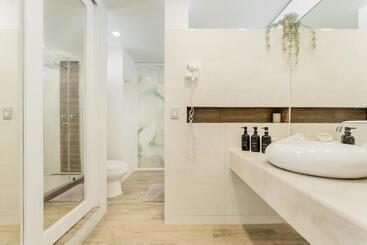 The Ocean Vibes Suites By Casa Paraiso