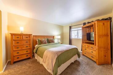 游客公寓 292   Pet Friendly Mammoth Condo Pool Spa