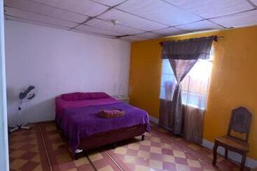 تختخواب و صبحانه Mi Casita Zona 4