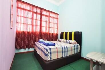 هتل Oyo 90339 Sosodikon Inap Desa