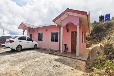 هتل Oyo 90339 Sosodikon Inap Desa