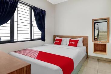 هتل Oyo 90688 Marta Residence