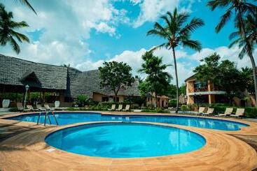 هتل Sansi Kae Beach Resort