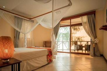 هتل Sansi Kae Beach Resort
