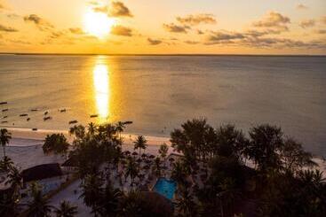 هتل Sansi Kae Beach Resort