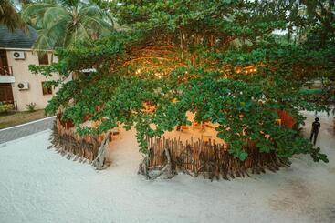 هتل Sansi Kae Beach Resort