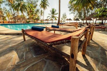 هتل Sansi Kae Beach Resort