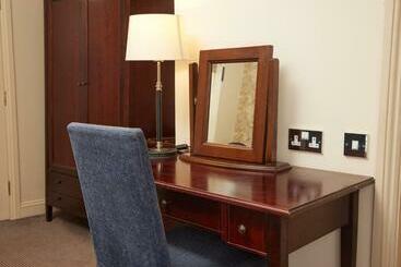 The Bell Hotel Woburn By Greene King Inns