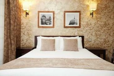 The Bell Hotel Woburn By Greene King Inns