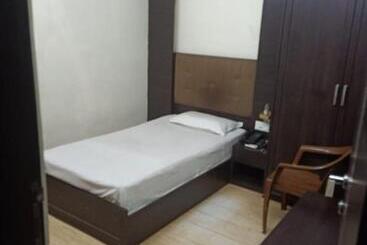 هتل V.i.p. Regency