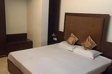 هتل V.i.p. Regency