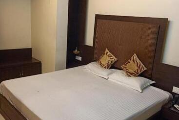هتل V.i.p. Regency