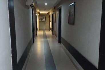هتل V.i.p. Regency