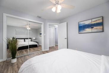 The Palms At Middle River Terrace 4