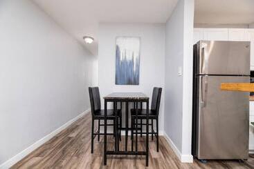 The Palms At Middle River Terrace 4