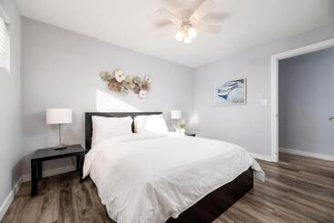 The Palms At Middle River Terrace 4
