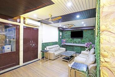 هتل Gl Suites Near Delhi Airport