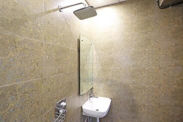 هتل Gl Suites Near Delhi Airport