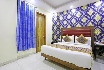 هتل Gl Suites Near Delhi Airport