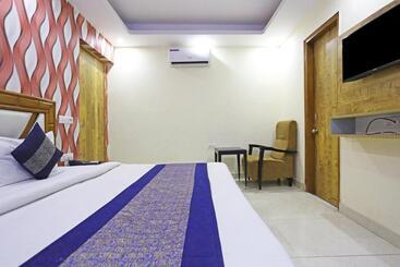 هتل Gl Suites Near Delhi Airport