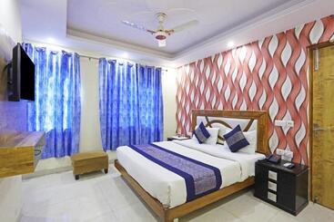 هتل Gl Suites Near Delhi Airport