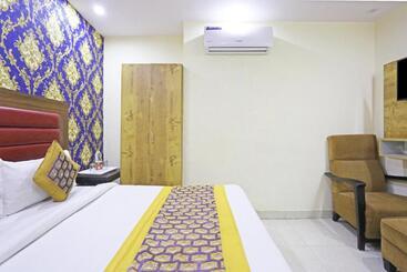هتل Gl Suites Near Delhi Airport