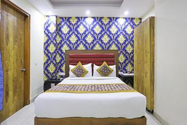 هتل Gl Suites Near Delhi Airport