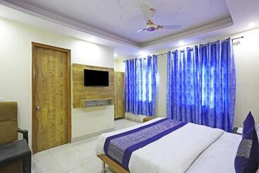 هتل Gl Suites Near Delhi Airport