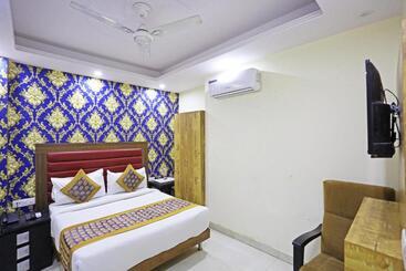 هتل Gl Suites Near Delhi Airport