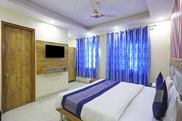 هتل Gl Suites Near Delhi Airport