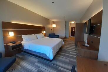 هتل Holiday Inn Express Trincity, An Ihg
