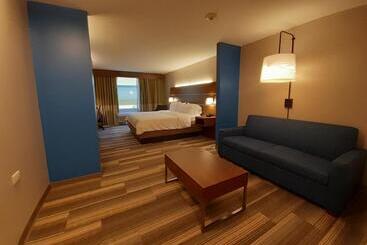 هتل Holiday Inn Express Trincity, An Ihg