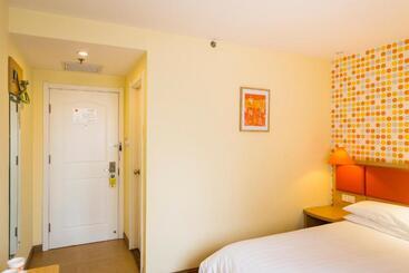 هتل Home Inn Shenyang Tiexi Xiangjiang