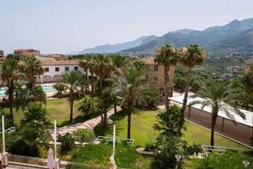 هتل Al Balhara Resort