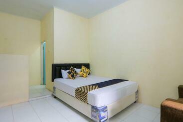 هتل Spot On 2371 Islami Family Residence