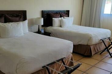 استراحتگاه Private Family Room In Coronado Luxury Club & Suites