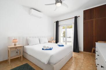 Villa Harpista In Guia By Ideal Homes