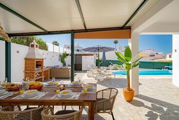 Villa Harpista In Guia By Ideal Homes