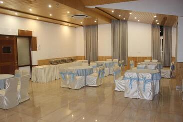 هتل Abhilashi Residency & Spa   Centrally Heated & Air Cooled