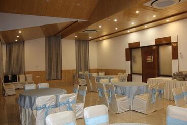 هتل Abhilashi Residency & Spa Centrally Heated & Air Cooled