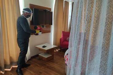 هتل Abhilashi Residency & Spa   Centrally Heated & Air Cooled