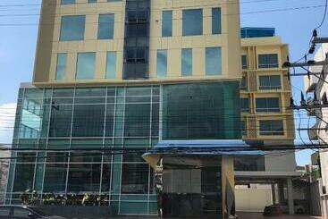 酒店 โรงแรมโกลว์ รัตนา เพลส
