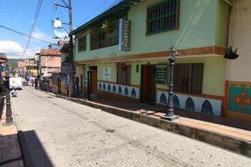هاستل Casa Verde Guatapé