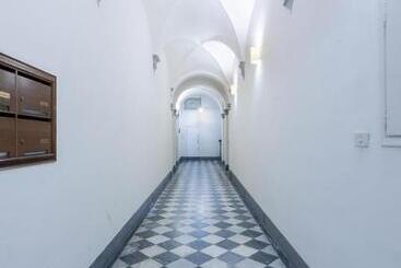 تختخواب و صبحانه Amabilia Florence