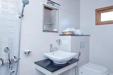 هتل Abad Premium House Boat