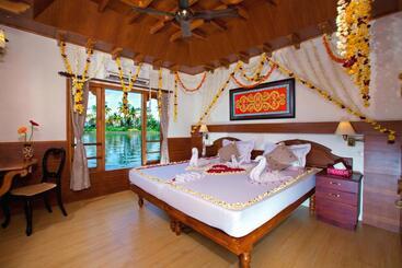 هتل Abad Premium House Boat