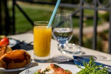 هتل Korineum Golf & Beach Resort
