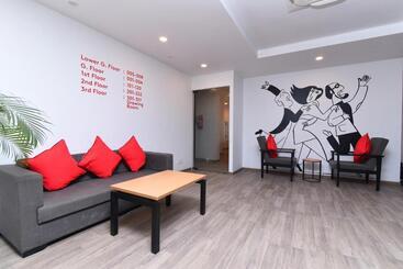 هتل Townhouse Rudra Inn Near Chhatarpur Metro Station