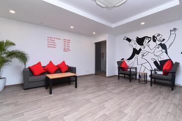 هتل Townhouse Rudra Inn Near Chhatarpur Metro Station
