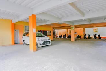 هتل Reddoorz Syariah At Jalan Pramuka